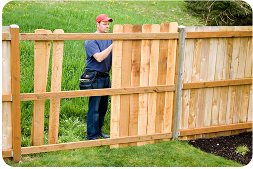 Как отремонтировать деревянный забор