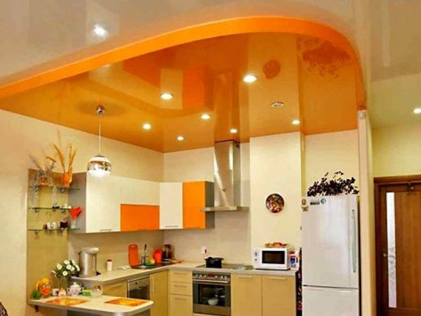 Натяжные потолки на кухне. В чем плюсы