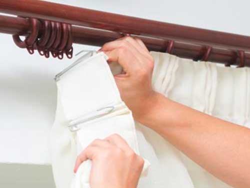 Как повесить карниз и сделать откосы на окнах