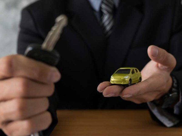 ОСАГО и КАСКО: специфика страхования и оформления полюсов