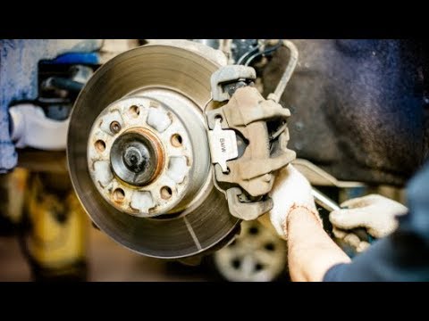 При каких изменениях в поведении автомобиля необходимо заменить тормозные колодки