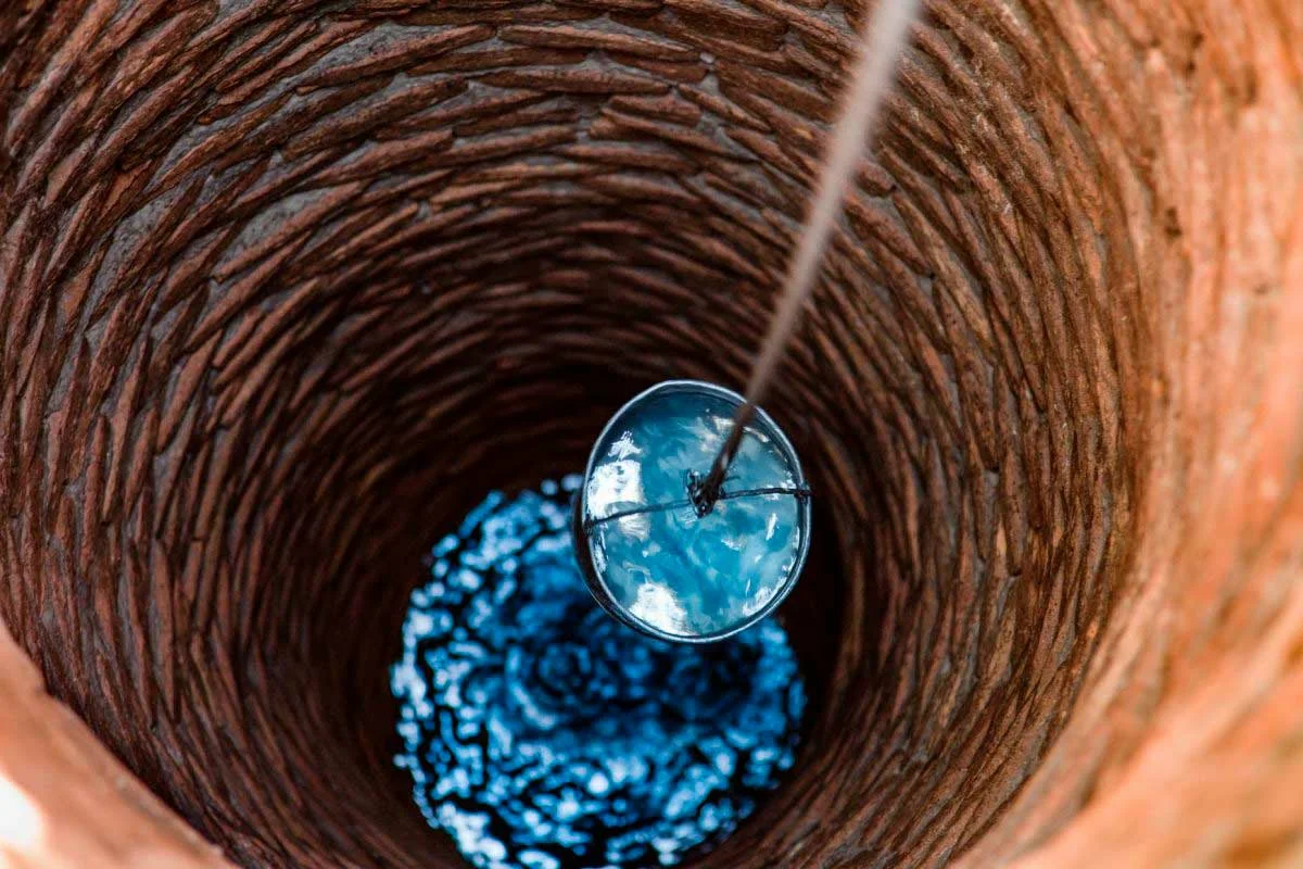 ГЛУБОКИЙ КОЛОДЕЦ – КАК ЗА НИМ УХАЖИВАТЬ?